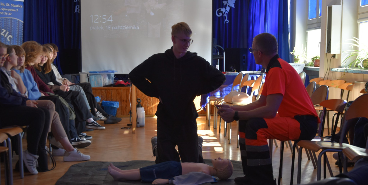 Młodzież z kutnowskich szkół zdobyła wiedzę na temat udzielenia pomocy