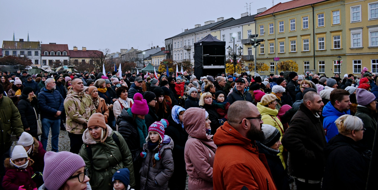 Mieszkańcy tłumnie przybyli na obchody Święta Niepodległości! [ZDJĘCIA]