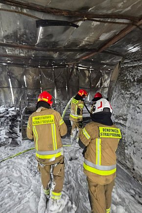 Pożar hali magazynowej-1301