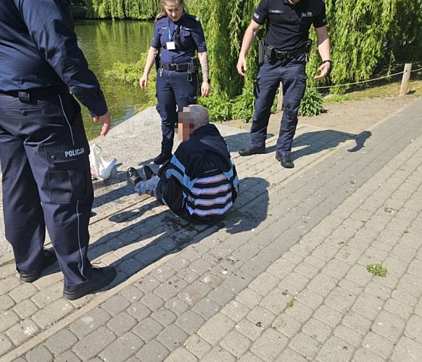 Z targów prosto do akcji. Policjanci nie tylko promowali zawód-11649