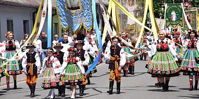 Wiara w kolorach tradycji - Łowickie Boże Ciało jedyne -12146