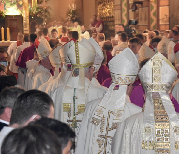 Biskupi po obradach. Krytyka ministerstwa i nowa komisja ds. nadużyć-12164