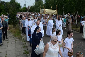 Nie wszyscy o tym wiedzą. Czy udział w procesji Bożego Ciała to obowiązek?-12256