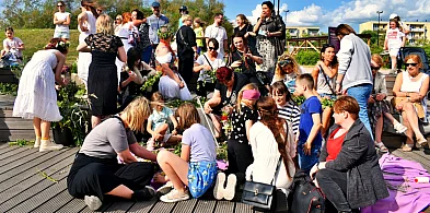 Tradycyjne wianki popłynęły Ochnią - słowiańska magia w Kutnie-12297