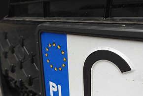 Rejestracja auta przez internet i koniec z przynoszeniem tablic. Rząd przyjął...-12594