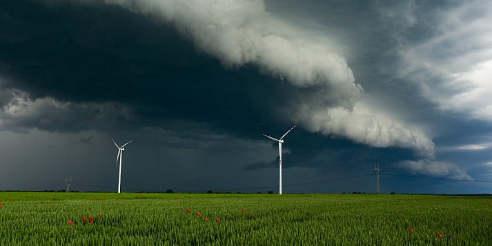 Zalania i wichury. Uwaga na alerty pogodowe IMGW!