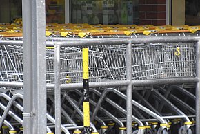 Czy 1 listopada zrobisz zakupy? Ten weekend zaskoczy wielu klientów-15210