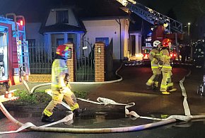 Pożar domu na Sowińskiego. Na miejscu kilka zastępów straży pożarnej-16095