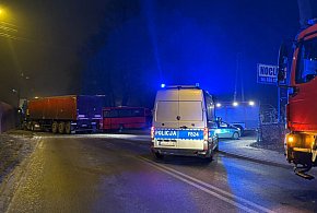 Groźny wypadek w Dobrzelinie. Autokar zderzył się z ciężarówką-16516