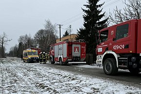 Pożar w gminie Dąbrowice. Na miejscu liczne zastępy straży i śmigłowiec