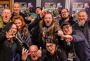 Legendy punka zagrały dla Michała i Olka. Zobacz zdjęcia z gorącego koncertu