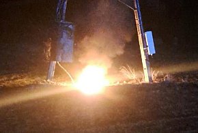 Chwile grozy w gminie Daszyna. Ogień pod słupem energetycznym w środku nocy