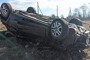 Dachowanie na A1 pod Kutnem. Na miejscu służby z dwóch powiatów