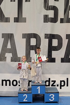 Judocy z medalami-1637