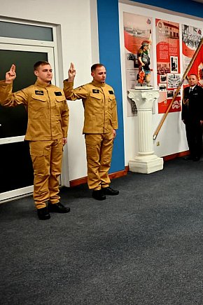 Nowi strażacy w kutnowskiej straży pożarnej [FOTO]-1715