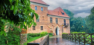 Chcesz wybić monety? Zamek w Oporowie zaprasza na Noc Muzeów