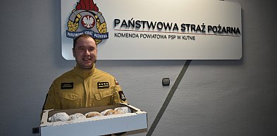 Ponad 100 pączków rozdanych w Kutnie. Słodka inicjatywa Radia Q