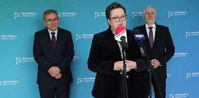 „Szkoła wymagająca, ale przyjazna”. MEN o zmianach podczas wizyty w Kutnie