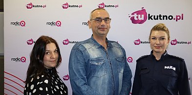 8 marca na Placu Wolności: tulipany i akcja policji