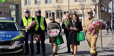 Wyjątkowe gesty w powiecie kutnowskim. Samorządowcy świętowali z mieszkańcami