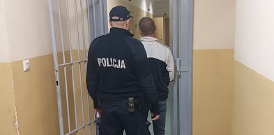 Akcja kryminalnych w Łęczycy. 41-latek zatrzymany z narkotykami na parkingu