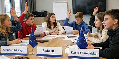 Negocjacje nad „dyrektywą czekoladową” w Kutnie dla uczniów klas podstawowych