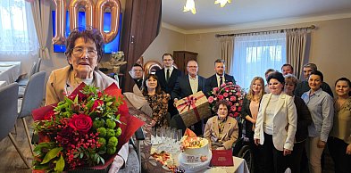 Setne urodziny pani Krystyny. Były kwiaty, gratulacje i wzruszenia