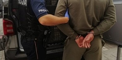 Interwencja policji w Kutnie: agresywny syn z marihuaną i kontrabandą