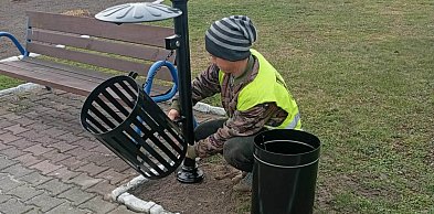 Wiosenne zmiany w Piątku: nowe kosze i pojemniki dla psów