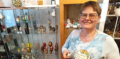 Kurze, strusie i z kamienia: historie wielkanocnych pisanek z Łódzkiego