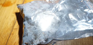 Zdradziło ich nerwowe zachowanie. Mieli przy sobie amfetaminę i mefedron