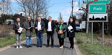 Mieszkańcy czekali latami. Chodnik w końcu powstaje