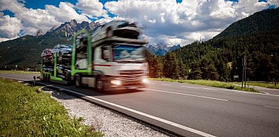 Jak prawidłowo przygotować maszynę rolniczą lub budowlaną do przewozu na lawecie?