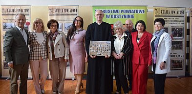 Powrót do szkolnych lat: absolwenci znów razem w Gostyninie