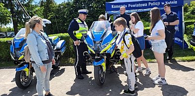 "Bezpieczny Powiat" w Imielnie: policjanci edukowali najmłodszych