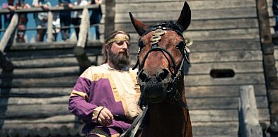 Średniowieczne atrakcje i spotkania z archeologami w Tumie