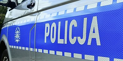 Wypadek i dachowanie busa na A1 koło Kutna: Dwie osoby ranni, są utrudnienia