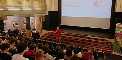 Nie daj się oszukać! Spotkania o cyberbezpieczeństwie w Kutnie [ZDJĘCIA]-14802