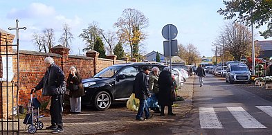 Utrudnienia w ruchu i zmiany organizacji w dniu Wszystkich Świętych-15158