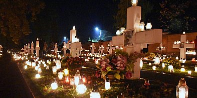 Znicze rozświetliły nekropolie – zobacz zdjęcia-15161