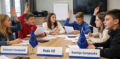 Negocjacje nad „dyrektywą czekoladową” w Kutnie dla uczniów klas podstawowych