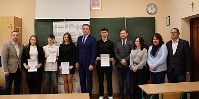 „Poznajemy Senat RP”. Uczniowie z Kutna w ogólnopolskim turnieju