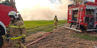 Pożar w Strzegocinie. Spłonęły stare belki słomy