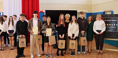 Święto Szkoły pełne sukcesów. Uczniowie odebrali nagrody w konkursach