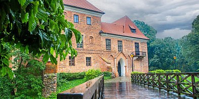 Chcesz wybić monety? Zamek w Oporowie zaprasza na Noc Muzeów