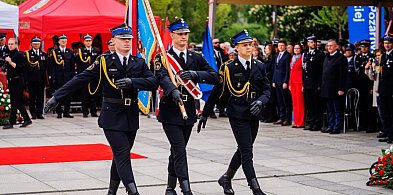 Dzień Strażaka w Łódzkiem: awanse, odznaczenia i piknik służb mundurowych