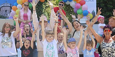 Przełomowy piknik PCPR w Łęczycy: Wojewódzkie wsparcie i plan na dom dziecka
