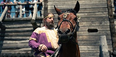 Średniowieczne atrakcje i spotkania z archeologami w Tumie
