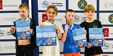 UKS Delfinek triumfuje na mistrzostwach województwa. 5 medali dla młodych pływaków