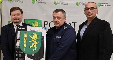 Kolejne wsparcie dla kutnowskiej policji – Powiat przekazał nowy sprzęt-16131